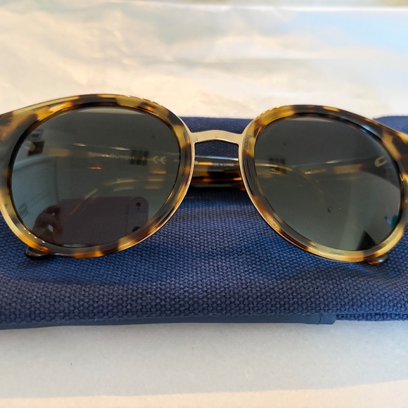 Tory Burch Accessories - Tory Burch Sunglasses - Color Havana - Model TY7062